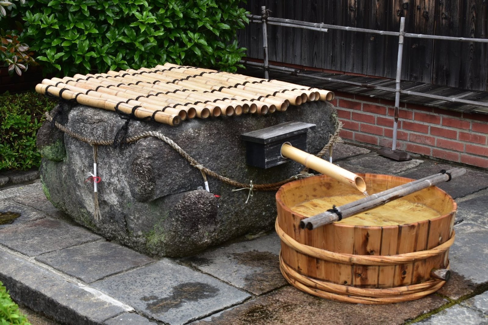 月桂冠大倉記念館に湧く名水「さかみづ」と木桶