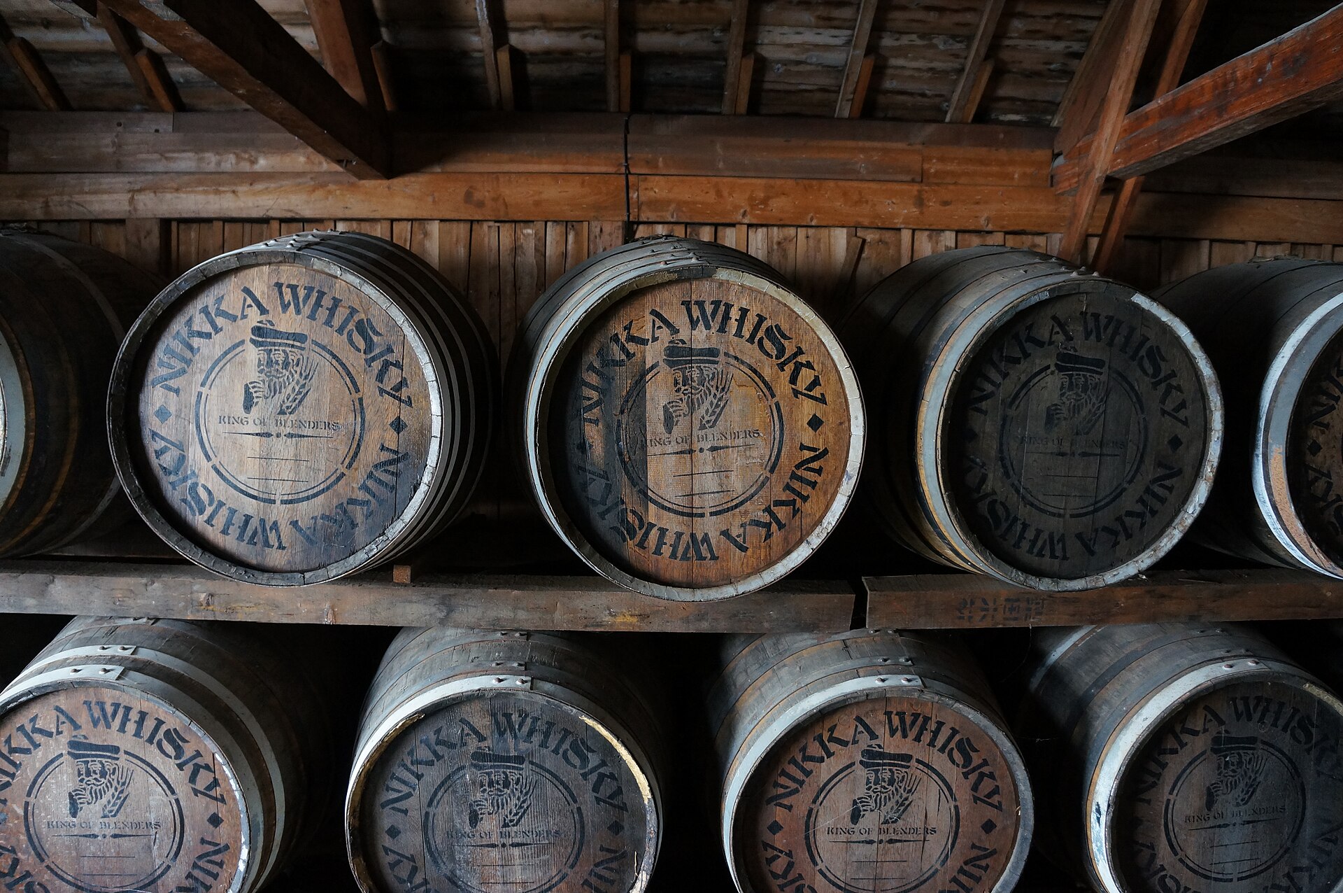 NIKKA WHISKYの焼印が押された余市蒸溜所の貯蔵樽